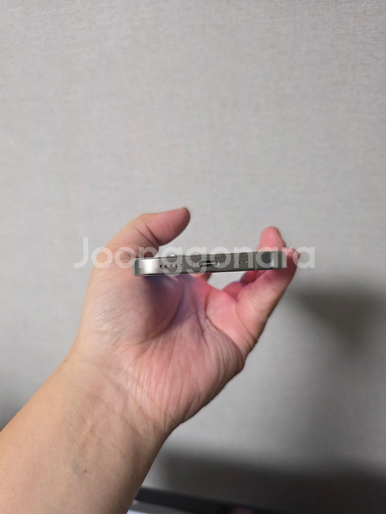 아이폰16프로 네츄럴 티타늄 256기가 SS급 팝니다--5