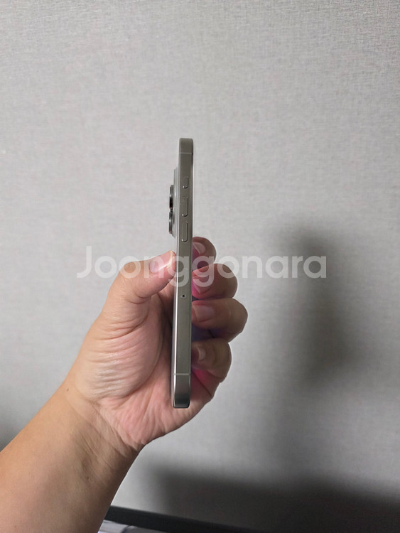 아이폰16프로 네츄럴 티타늄 256기가 SS급 팝니다--3