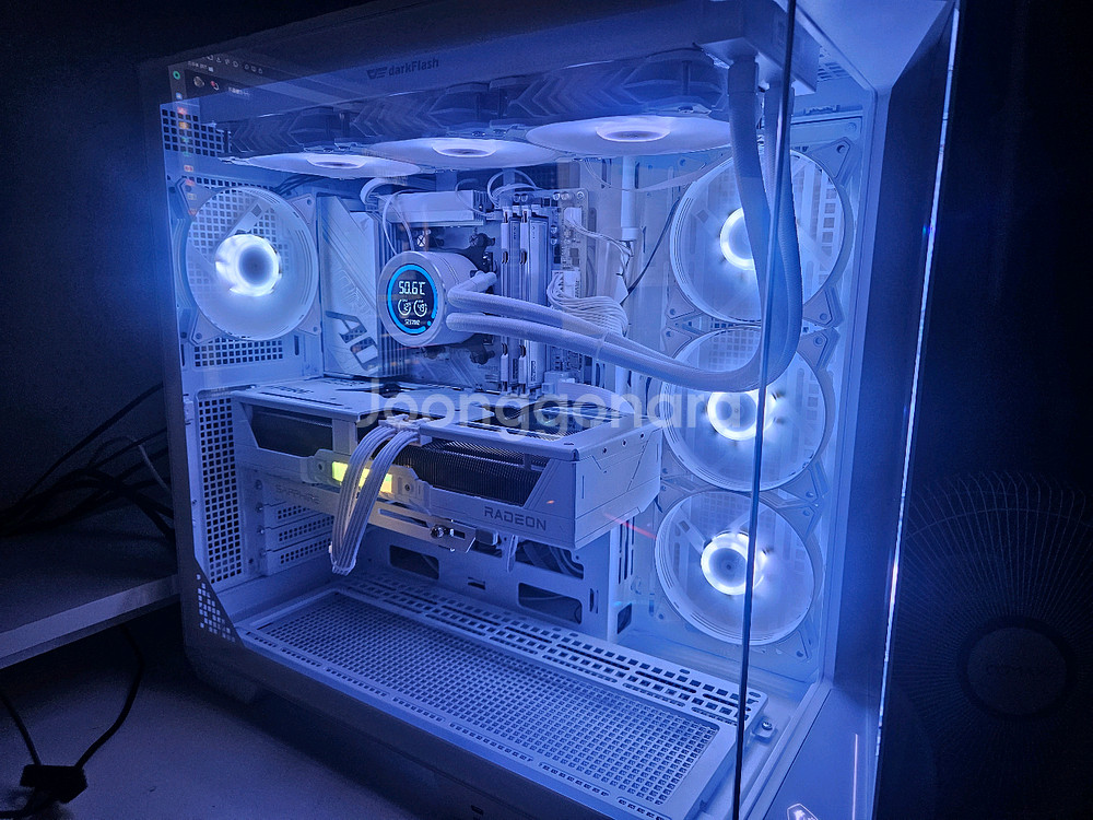 사파이어 RX 9070 XT PURE--1