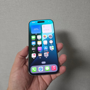 아이폰16프로 화이트 티타늄 512기가 SS급 팝니다