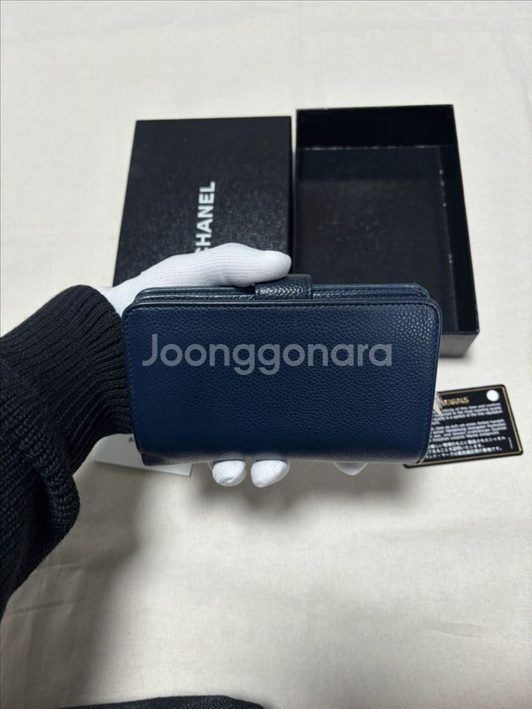 샤넬 네이비 카프스킨 캐비어 마크 장지갑--1