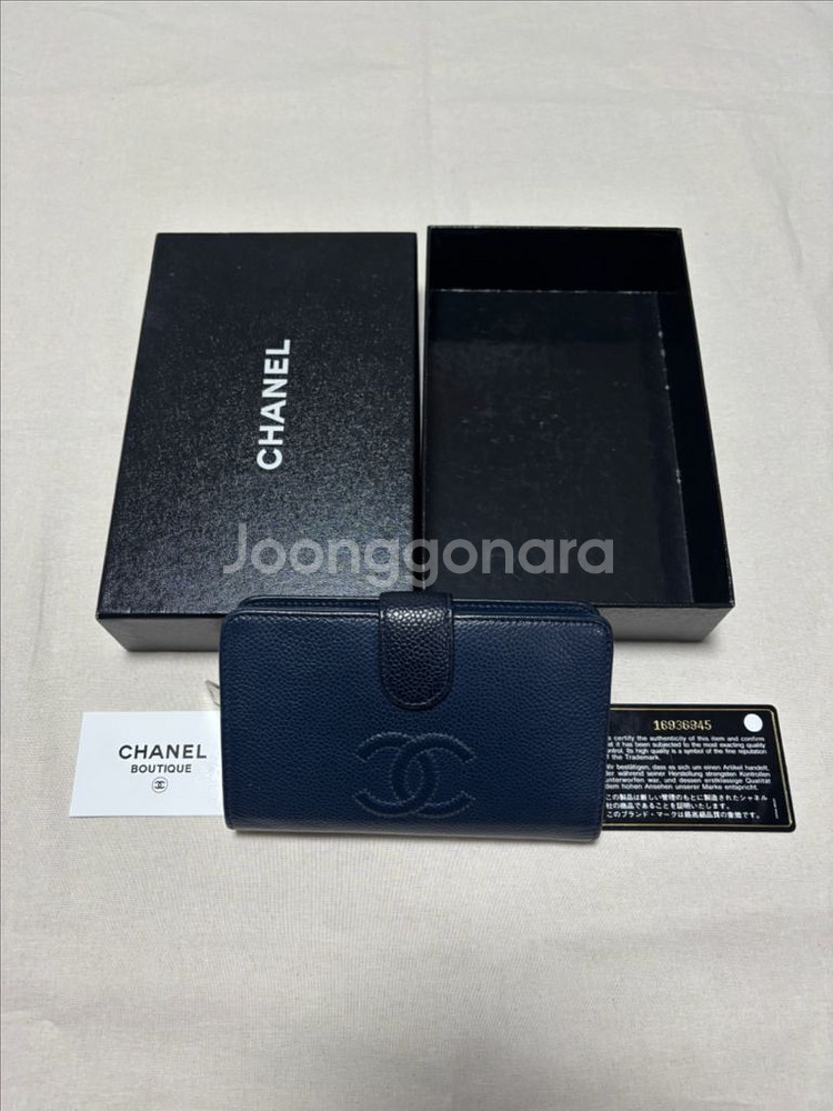 샤넬 네이비 카프스킨 캐비어 마크 장지갑--0