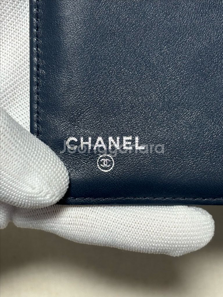 샤넬 네이비 카프스킨 캐비어 마크 장지갑--8