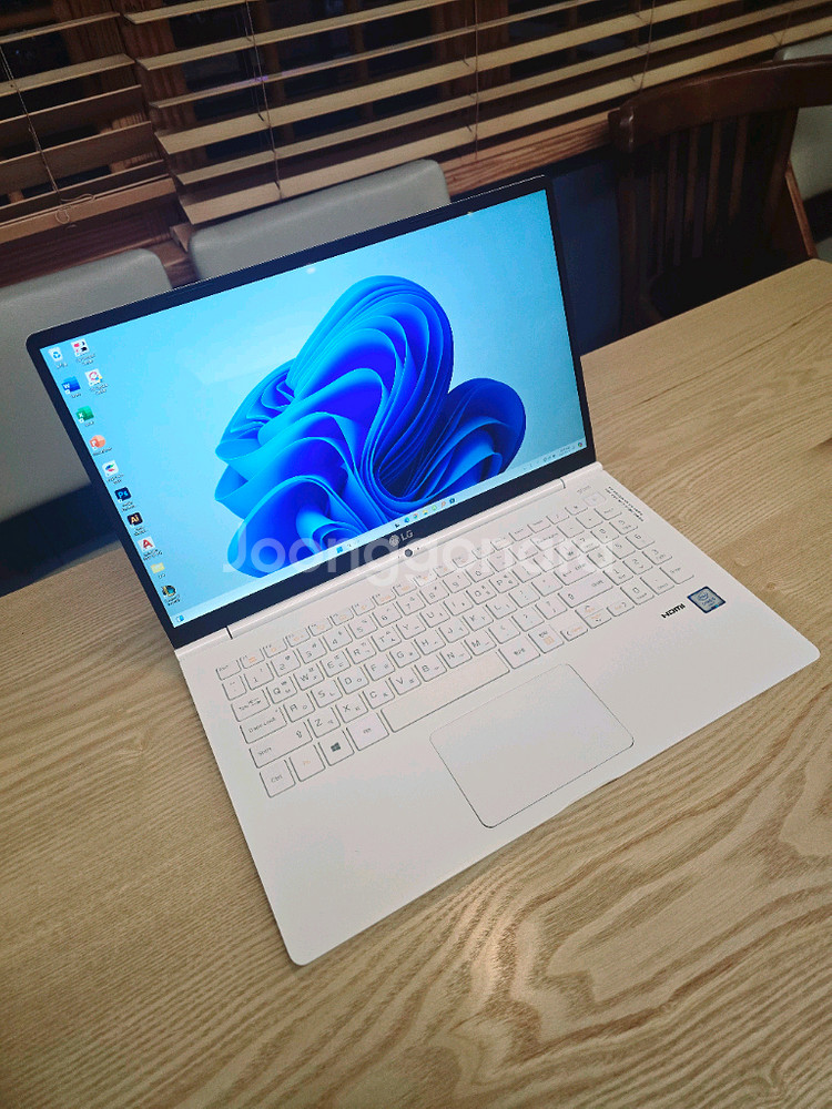 15인치 화이트 LG 그램 초경량 노트북(외관A급,8GB,256GB)--1