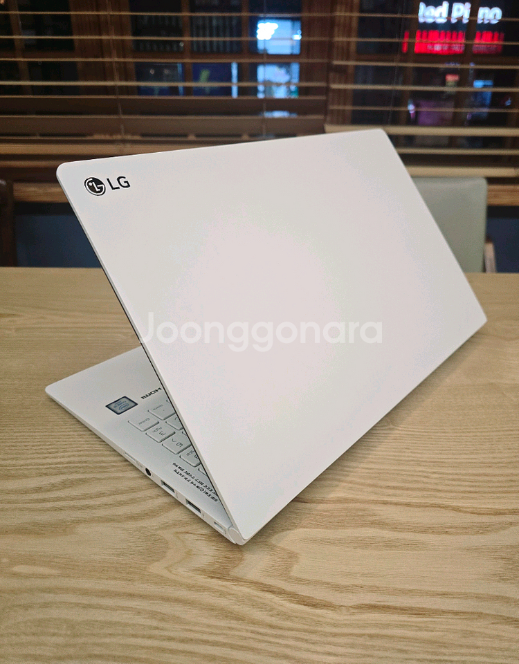 15인치 화이트 LG 그램 초경량 노트북(외관A급,8GB,256GB)--2