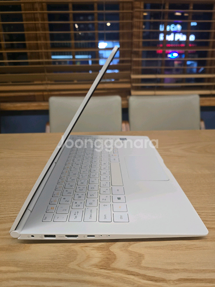 15인치 화이트 LG 그램 초경량 노트북(외관A급,8GB,256GB)--4