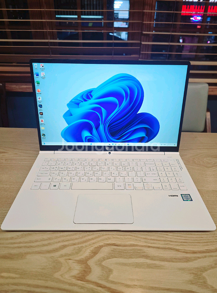 15인치 화이트 LG 그램 초경량 노트북(외관A급,8GB,256GB)--7