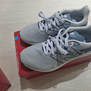 뉴발란스 운동화 245 새제품