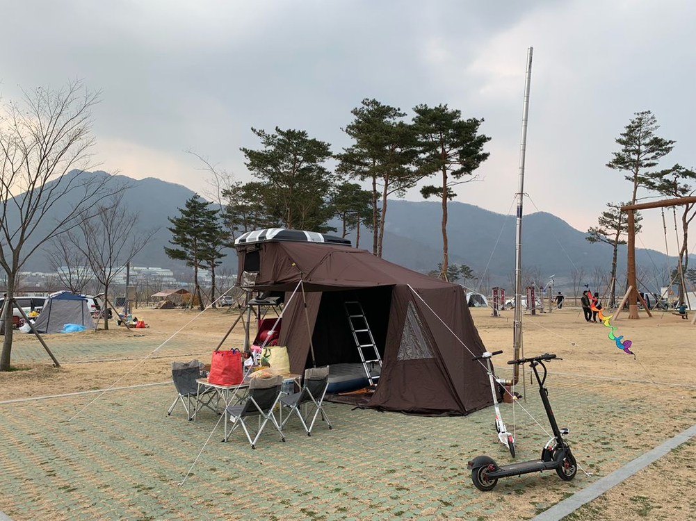 캠핑 트레일러 루프탑 텐트 이미지