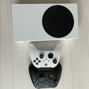 Xbox Series S 본체 + 컨트롤러 2개 + 조이트론 충전기