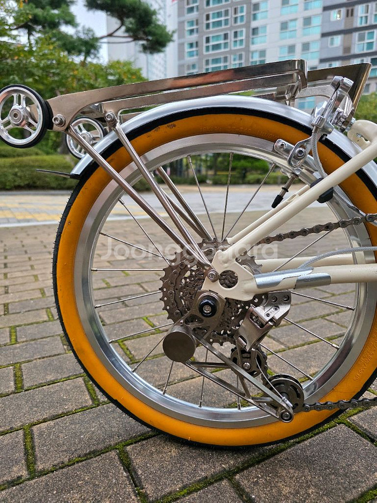 25년식 뉴올리(유사 브롬톤) 16인치 트라이폴드 자전거--4