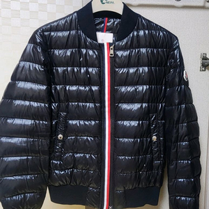 [정품] 몽클레어 페루즈 삼선 경량패딩 블랙