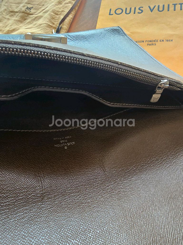 루이비통 타이가 라귀토 도큐먼트 슬림 서류 가방 클러치백--5