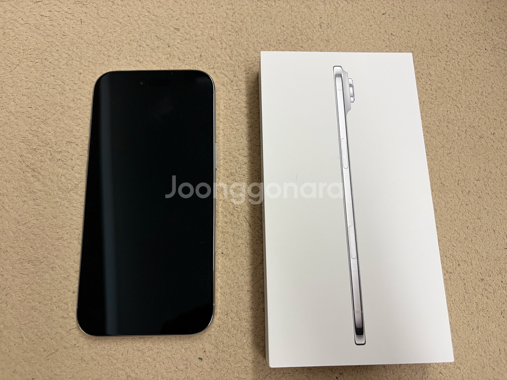 아이폰17에어 자급제 화이트 256 팝니다--0