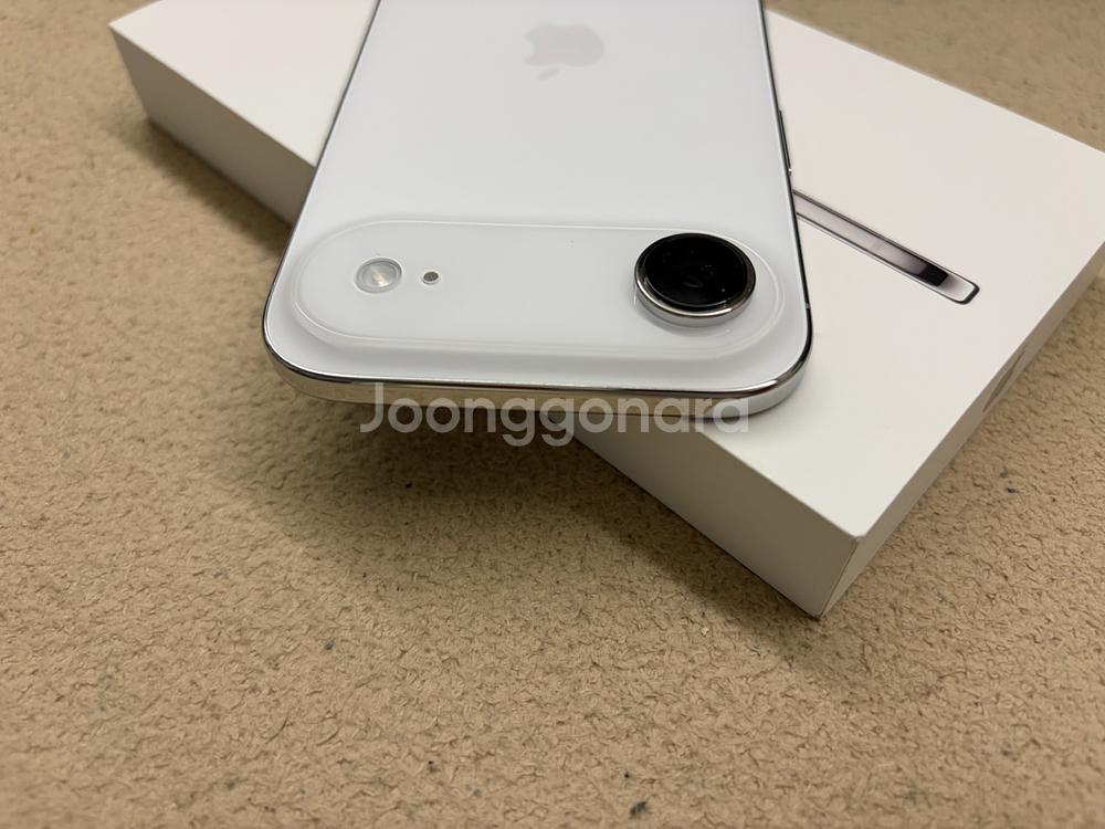 아이폰17에어 자급제 화이트 256 팝니다--3