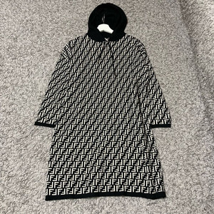 로고플레이 후드 니트 원피스