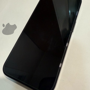 아이폰15프로 512 블랙 84% 풀박스 정품 케이스 사용한거 3개 그외 2개. 왼쪽 하단 약간찍힘 그외 상태 굿