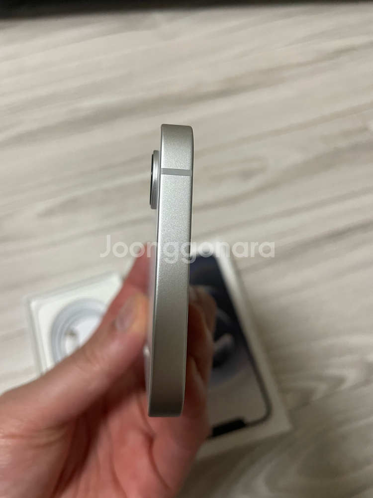 아이폰 16e 화이트 128GB 판매합니다--1