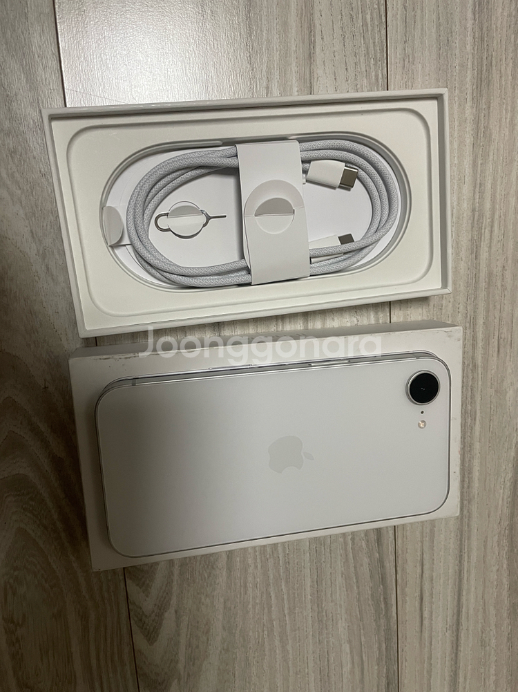 아이폰 16e 화이트 128GB 판매합니다--6