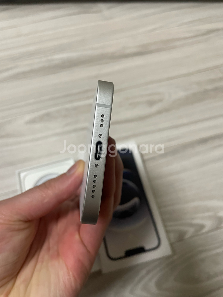 아이폰 16e 화이트 128GB 판매합니다--5