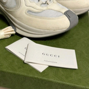 구찌 런 스니커즈