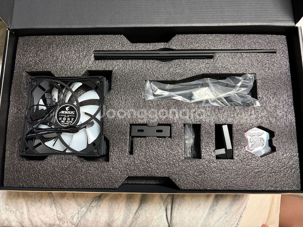 RTX 5090 어로스마스터 그래픽카드--2