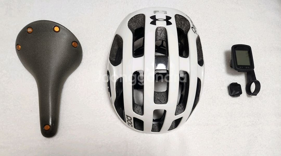 브롬톤 안장, 자전거 헬멧, 자전거 용품 팝니다--0