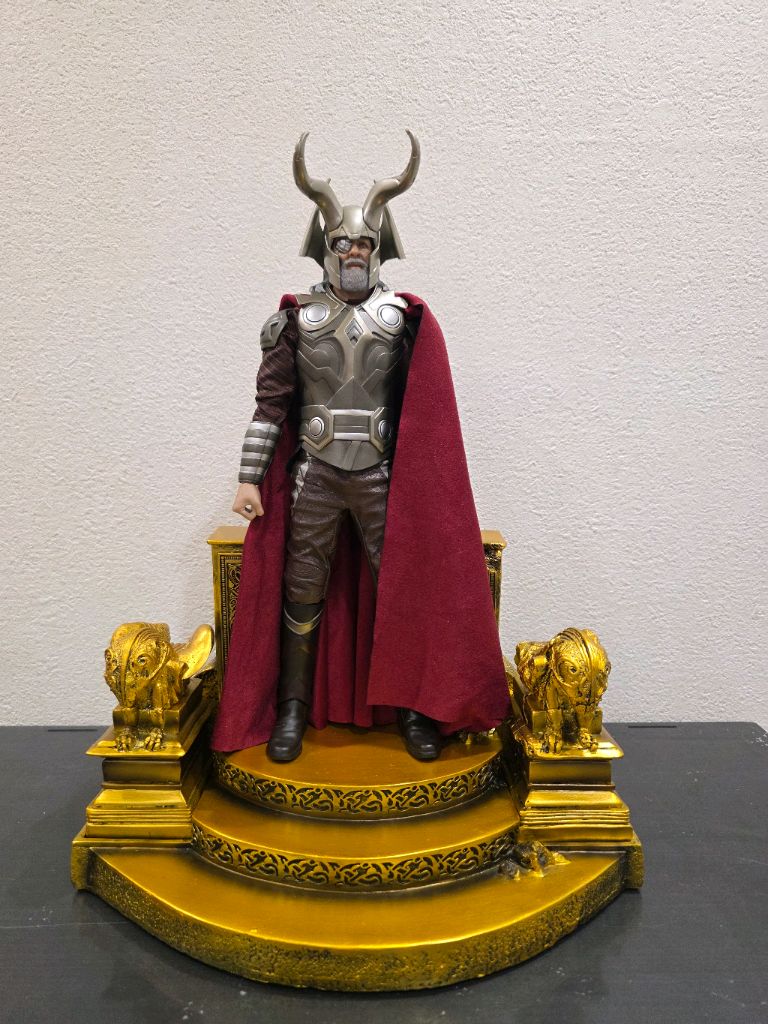 핫토이 오딘 단품, 왕좌