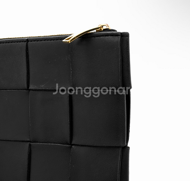 [S] 보테가베네타 인트레치아토 레더 카세트 클러치백 스몰 블랙--3