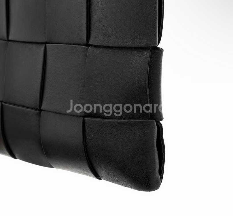 [S] 보테가베네타 인트레치아토 레더 카세트 클러치백 스몰 블랙--4