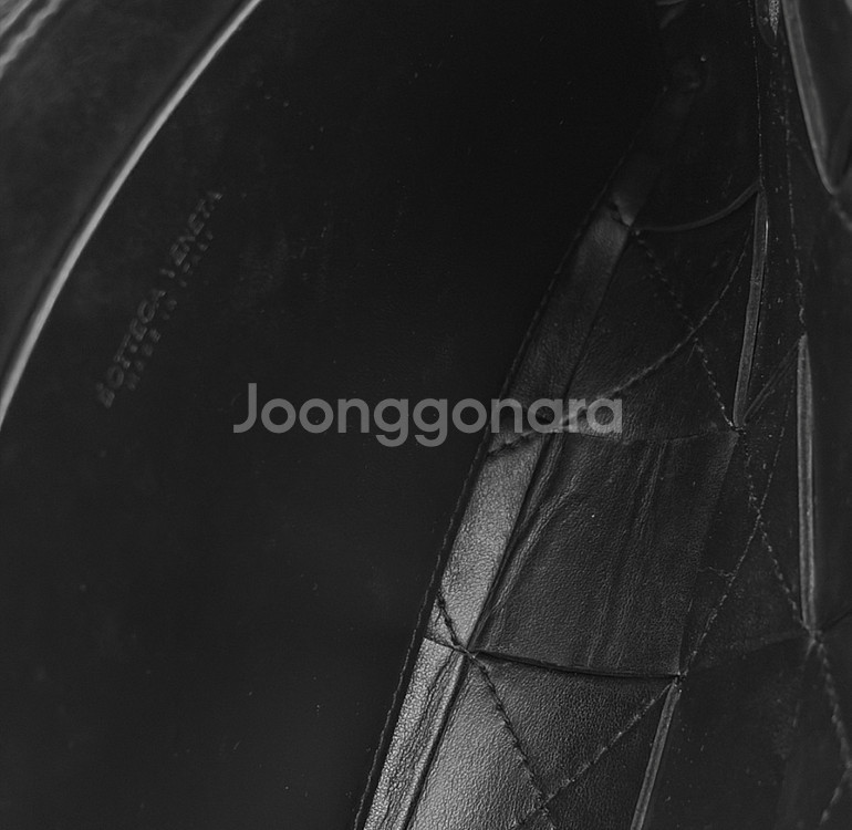 [S] 보테가베네타 인트레치아토 레더 카세트 클러치백 스몰 블랙--6