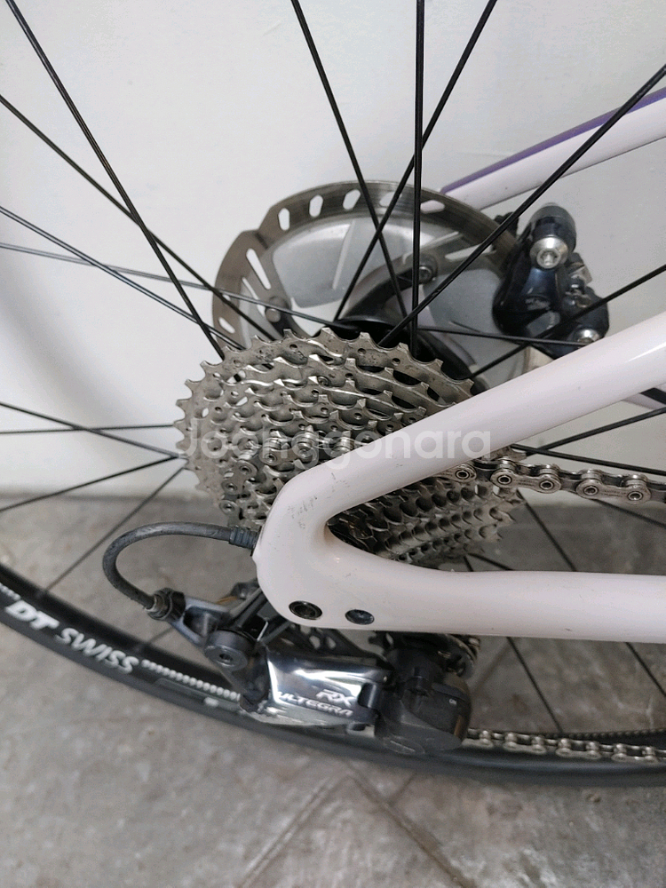 상태 좋은 21년 스페셜라이즈드 루베콤프 풀 울테그라 디스크 카본 로드자전거 44사이즈 팔아요.--4