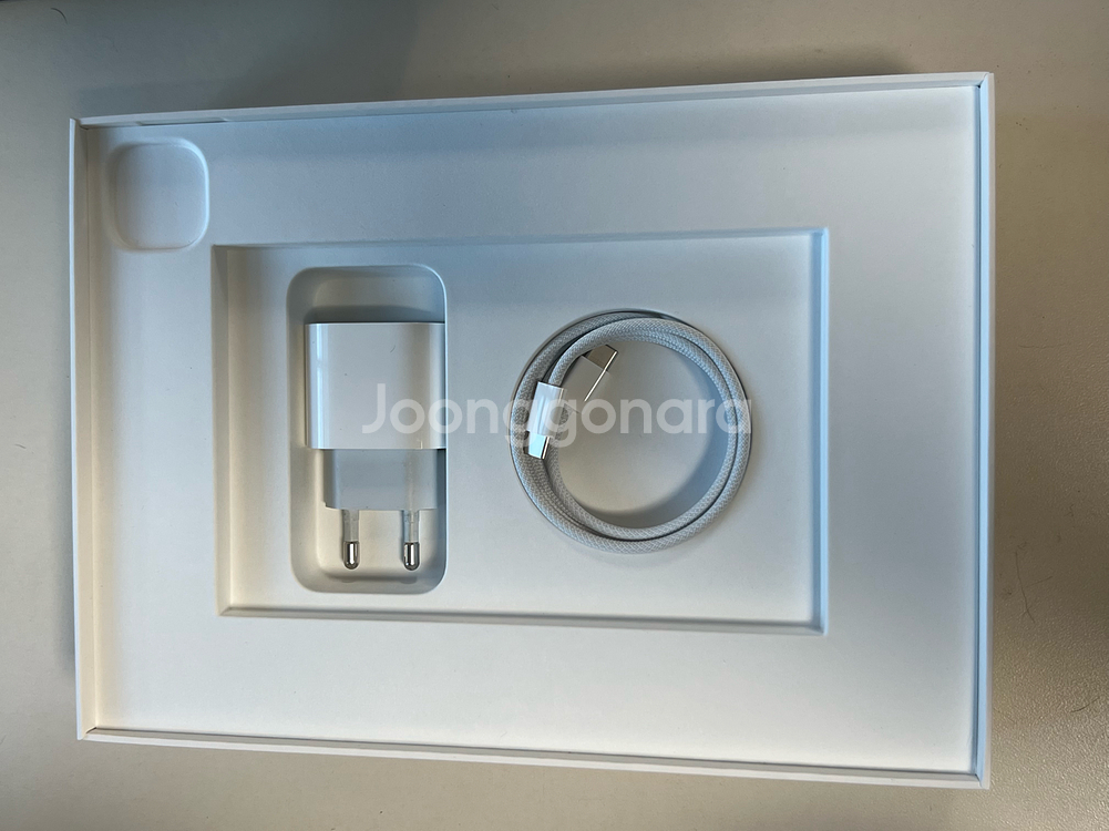 아이패드 프로 11인치 M4 256GB + 정품 매직키보드--1