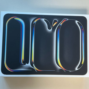 아이패드 프로 11인치 M4 256GB + 정품 매직키보드