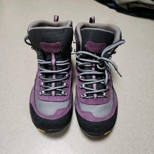 여성용 등산화 240