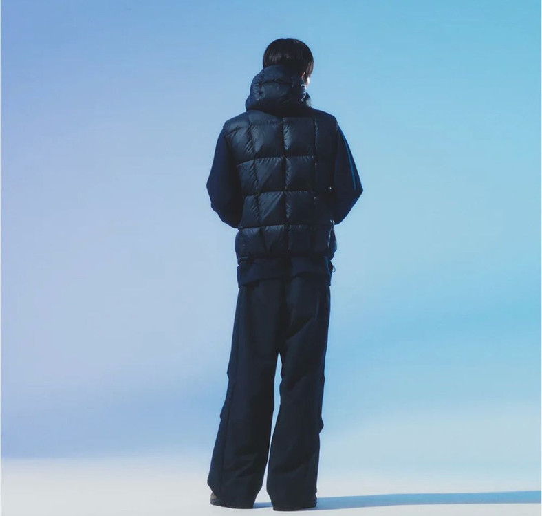 999휴머니티 어드벤처 구스 다운 베스트 (페이디드 네이비) 이미지