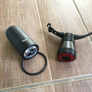 자전거관련용품 2만원씩에 팝니다.