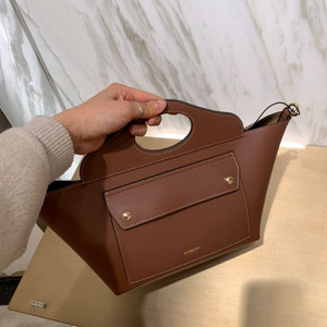 버버리 소프트 포켓 토트백 (S급 컨디션)