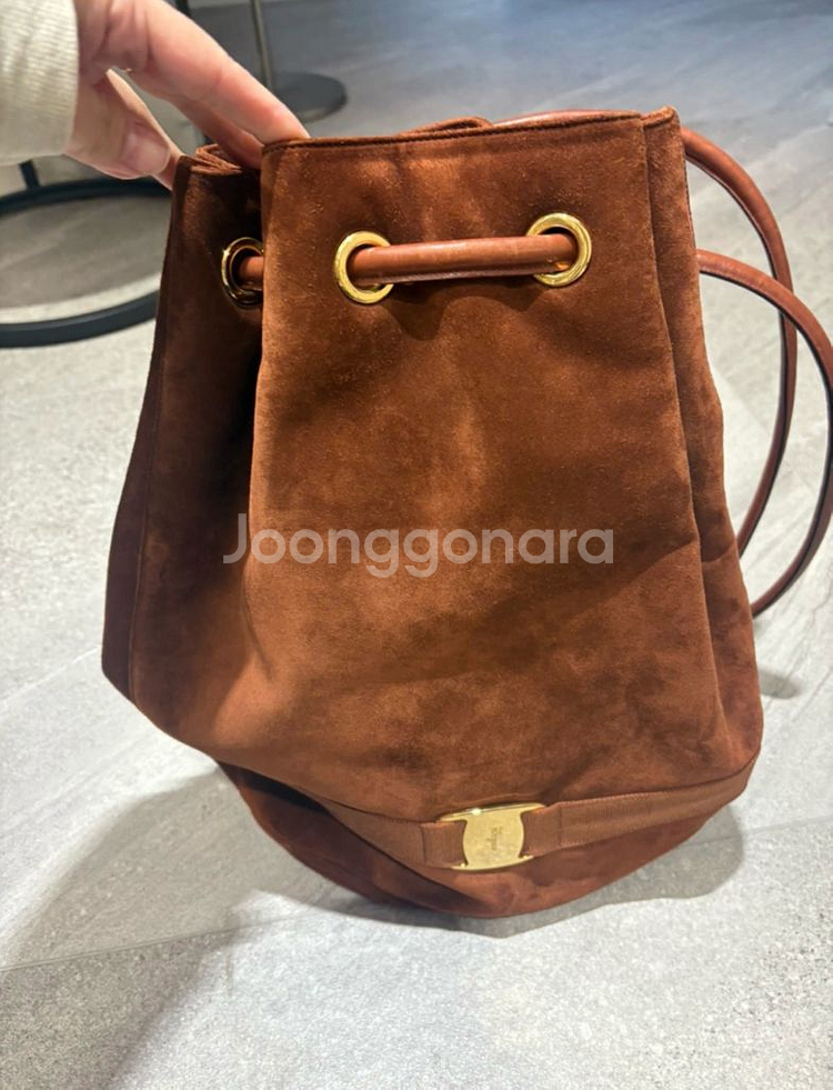 정품 스웨이드 빈티지 페라가모 백팩--0