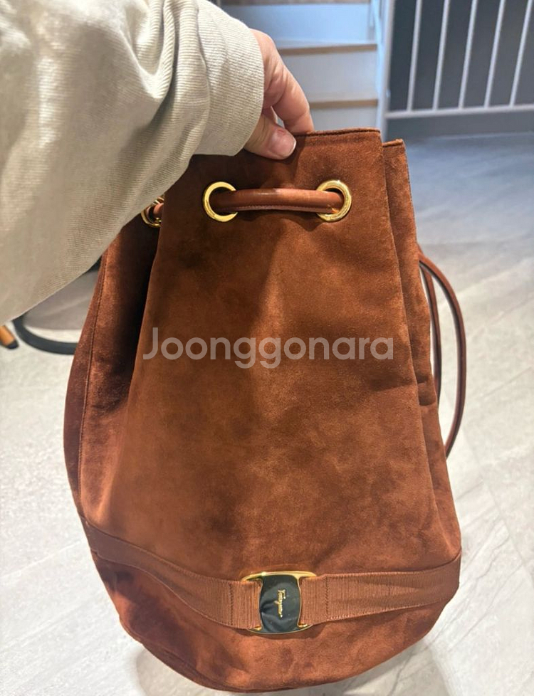 정품 스웨이드 빈티지 페라가모 백팩--1