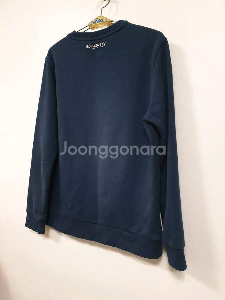 디스커버리 남색 박스엠보 맨투맨 티셔츠 95사이즈--4