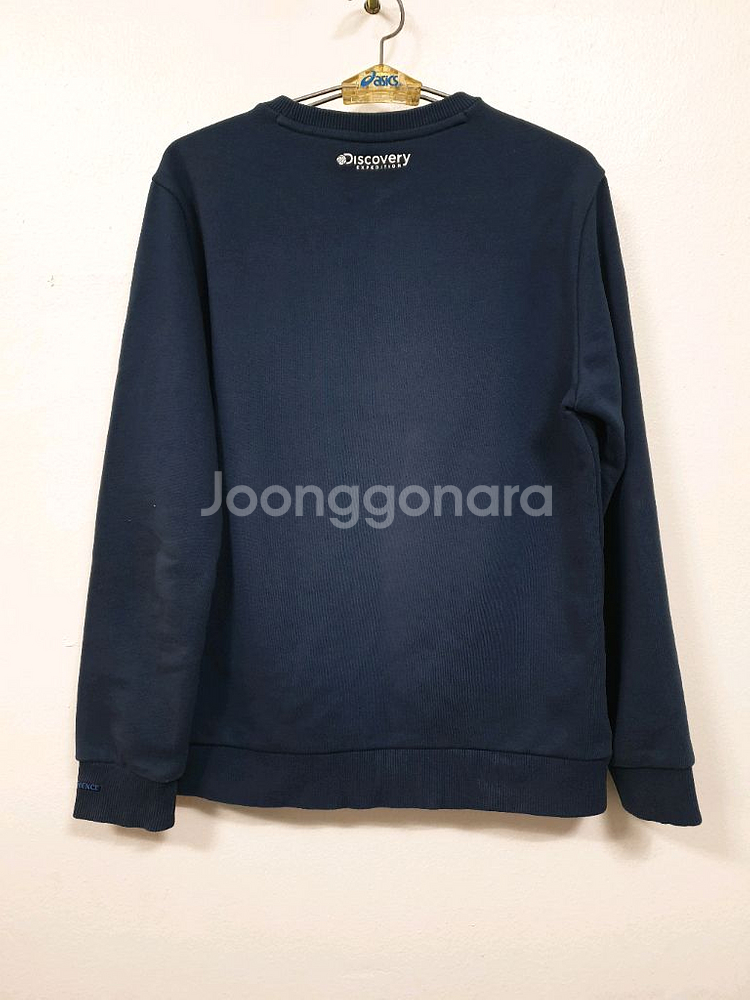 디스커버리 남색 박스엠보 맨투맨 티셔츠 95사이즈--3