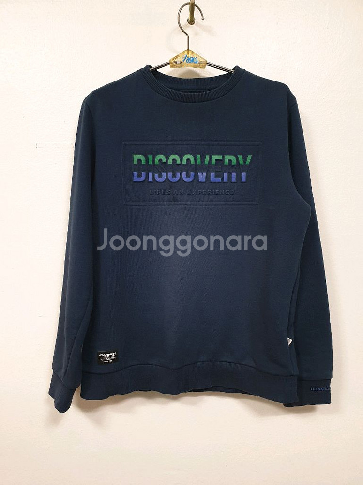 디스커버리 남색 박스엠보 맨투맨 티셔츠 95사이즈--0