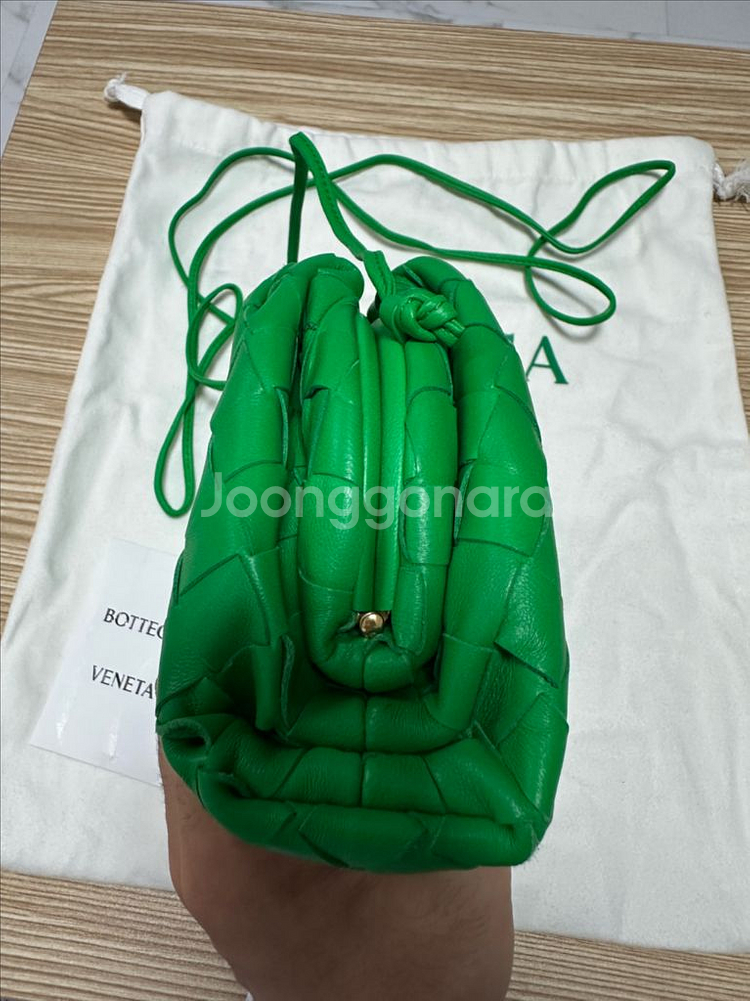 [급처] 보테가베네타 인트레치아토 미니 파우치 만두백--5