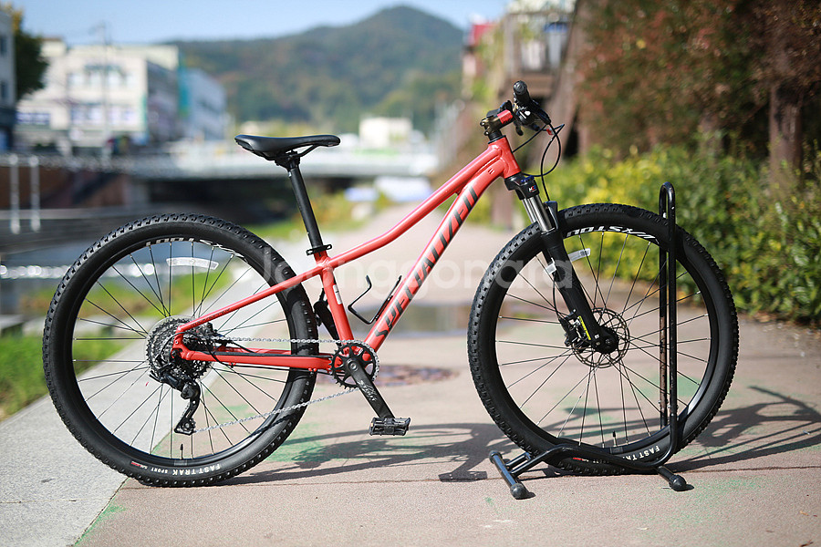 *52만원*22년 스페셜라이즈드 락하퍼 콤프 XS 27.5인치--2