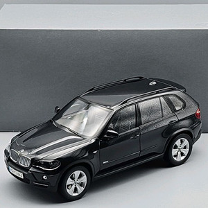 1:18 BMW X5 (E60, 교쇼)