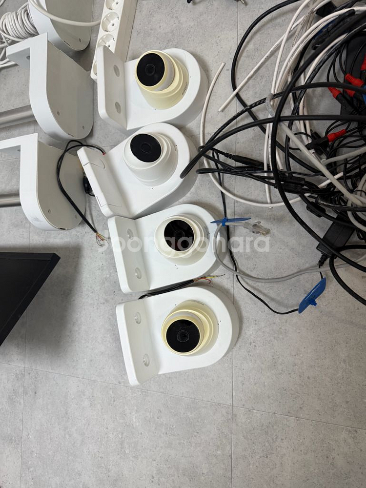 다화cctv 무인매장용 카메라8대 모니터1대 마우스 1대--1