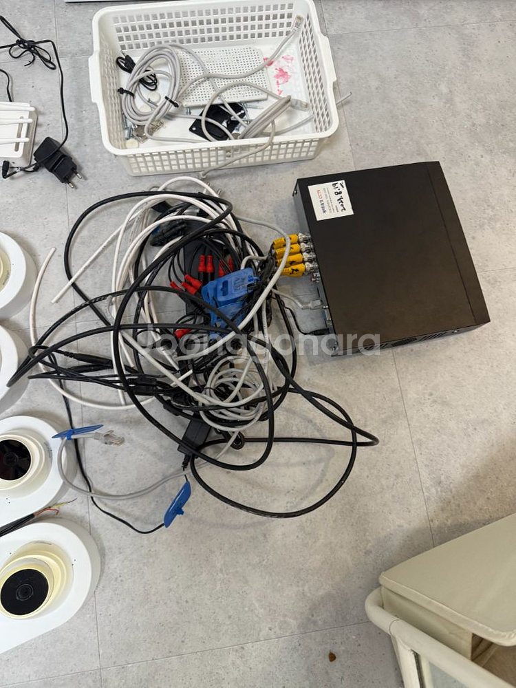 다화cctv 무인매장용 카메라8대 모니터1대 마우스 1대--4