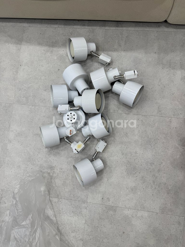 다화cctv 무인매장용 카메라8대 모니터1대 마우스 1대--9