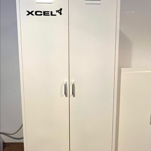 화이트 캐비넷 옷장